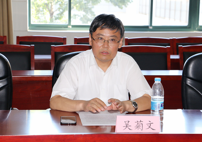 吴校.jpg 吴校.jpg