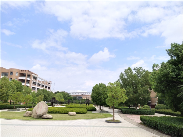 校园 (1).jpg 校园 (1).jpg