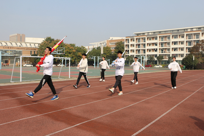 正步踢踏.JPG