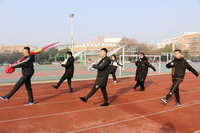 正步踢踏.JPG
