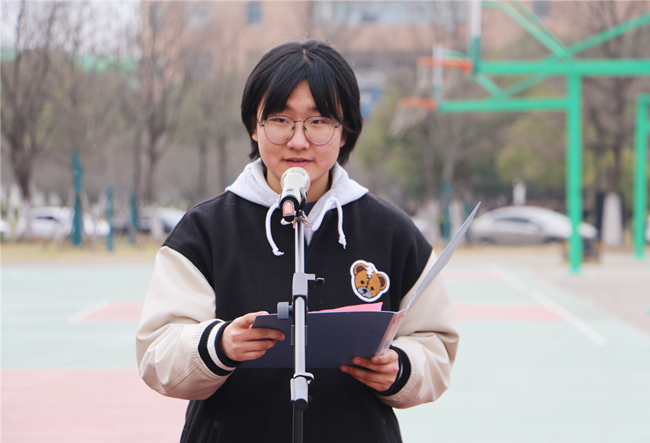 主持人.JPG