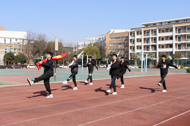 正步踢踏.JPG