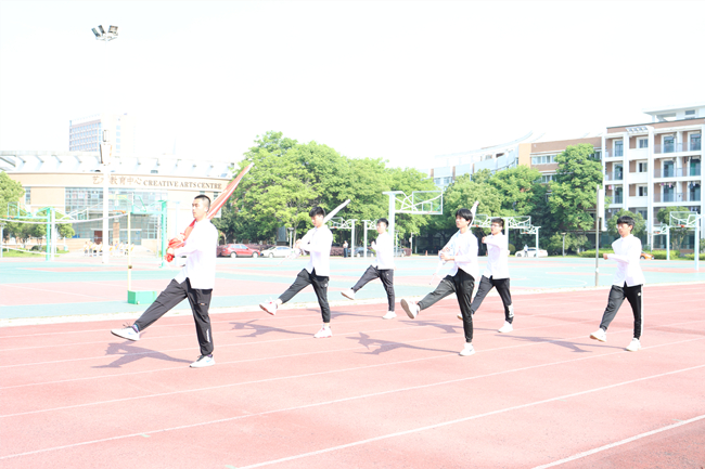 正步踢踏.JPG
