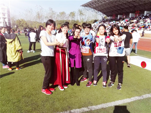 运动会剪影 (2).jpg 运动会剪影 (2).jpg