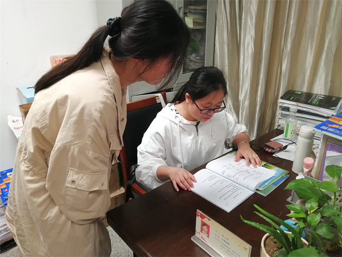 鲁元华4.jpg 鲁元华4.jpg