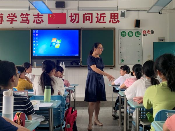 27班班主任分配任务.jpg 27班班主任分配任务.jpg