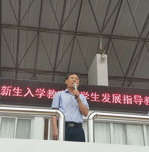 吴校.jpg 吴校.jpg