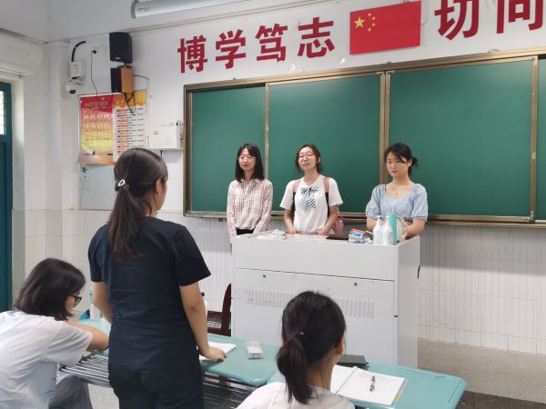 学长学姐团.jpg 学长学姐团.jpg