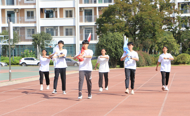 正步踢踏_副本.jpg