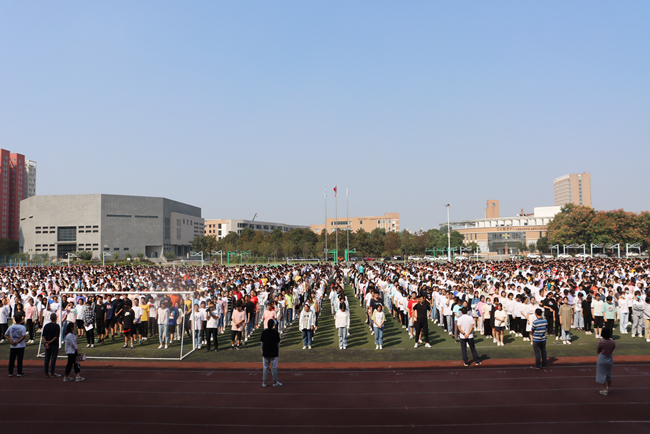 操场集结地_副本.jpg 操场集结地_副本.jpg