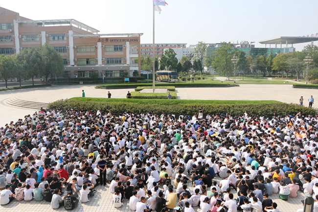 西门广场_副本.jpg 西门广场_副本.jpg