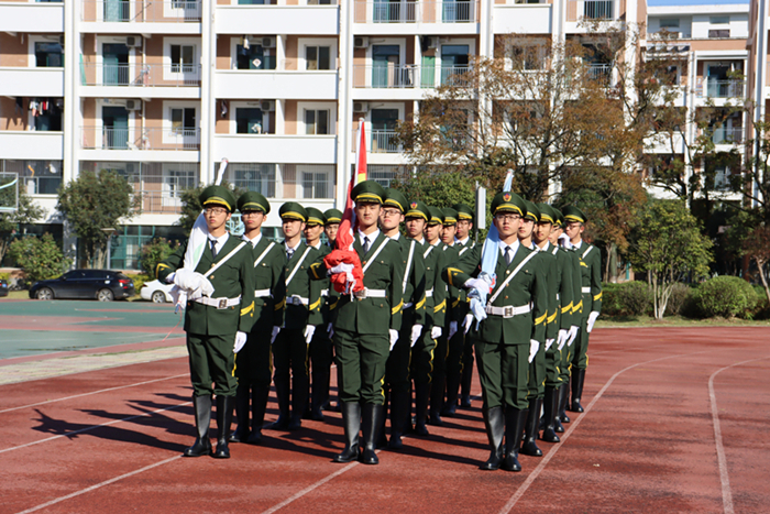 昂首挺胸.JPG
