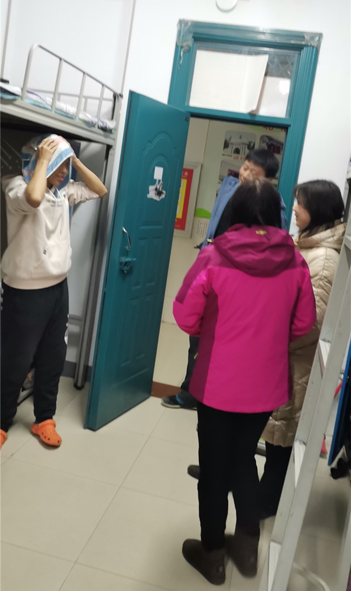 家访2.jpg 家访2.jpg