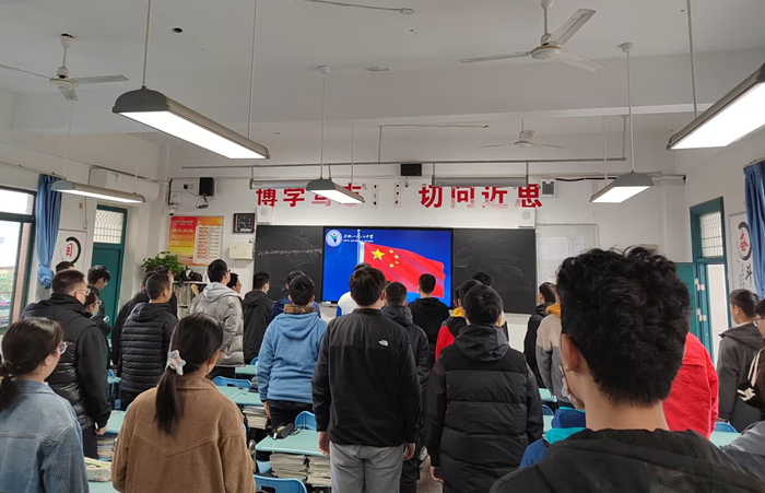 升国旗1.jpg 升国旗1.jpg