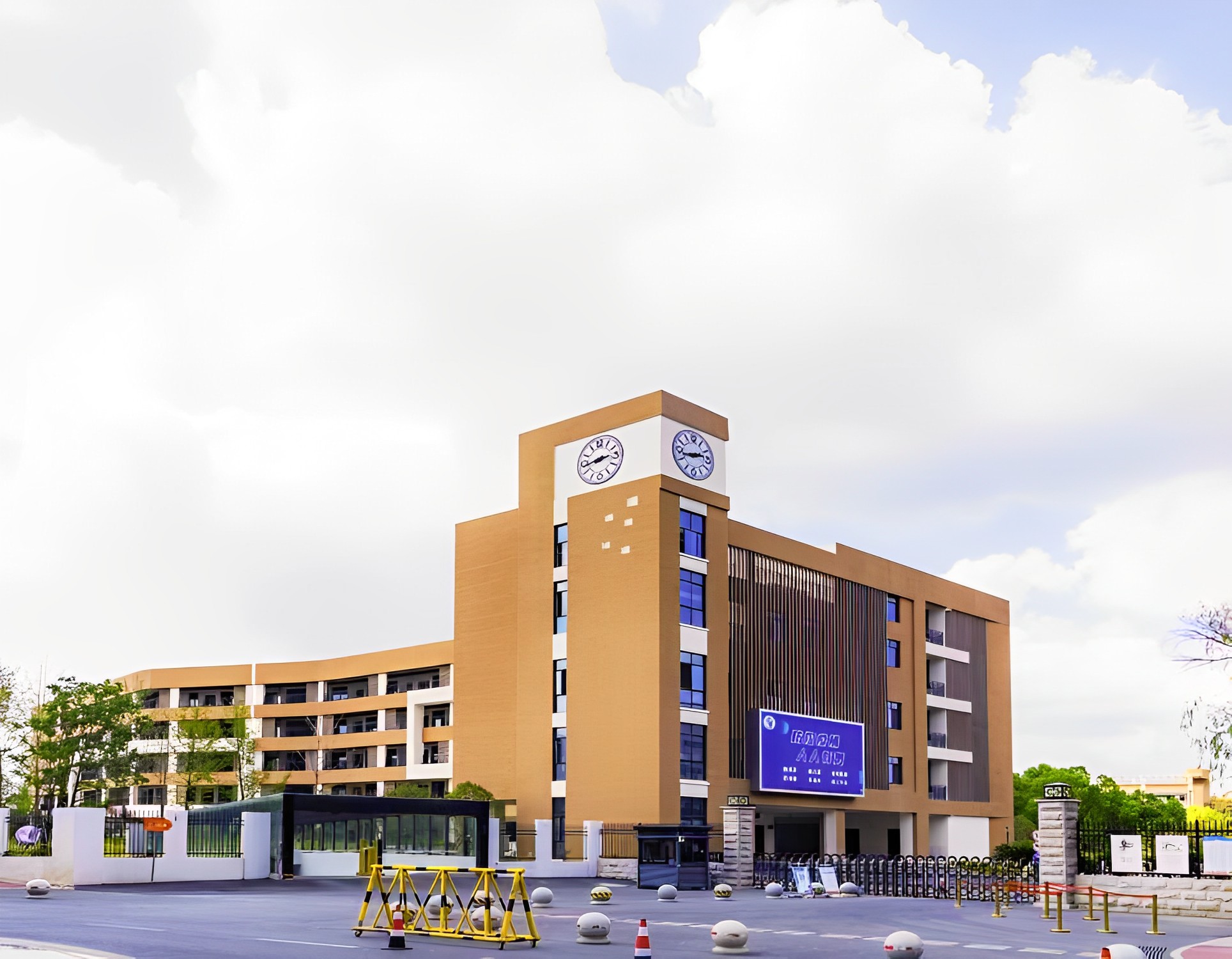 7新建教学楼——拿云楼.jpg