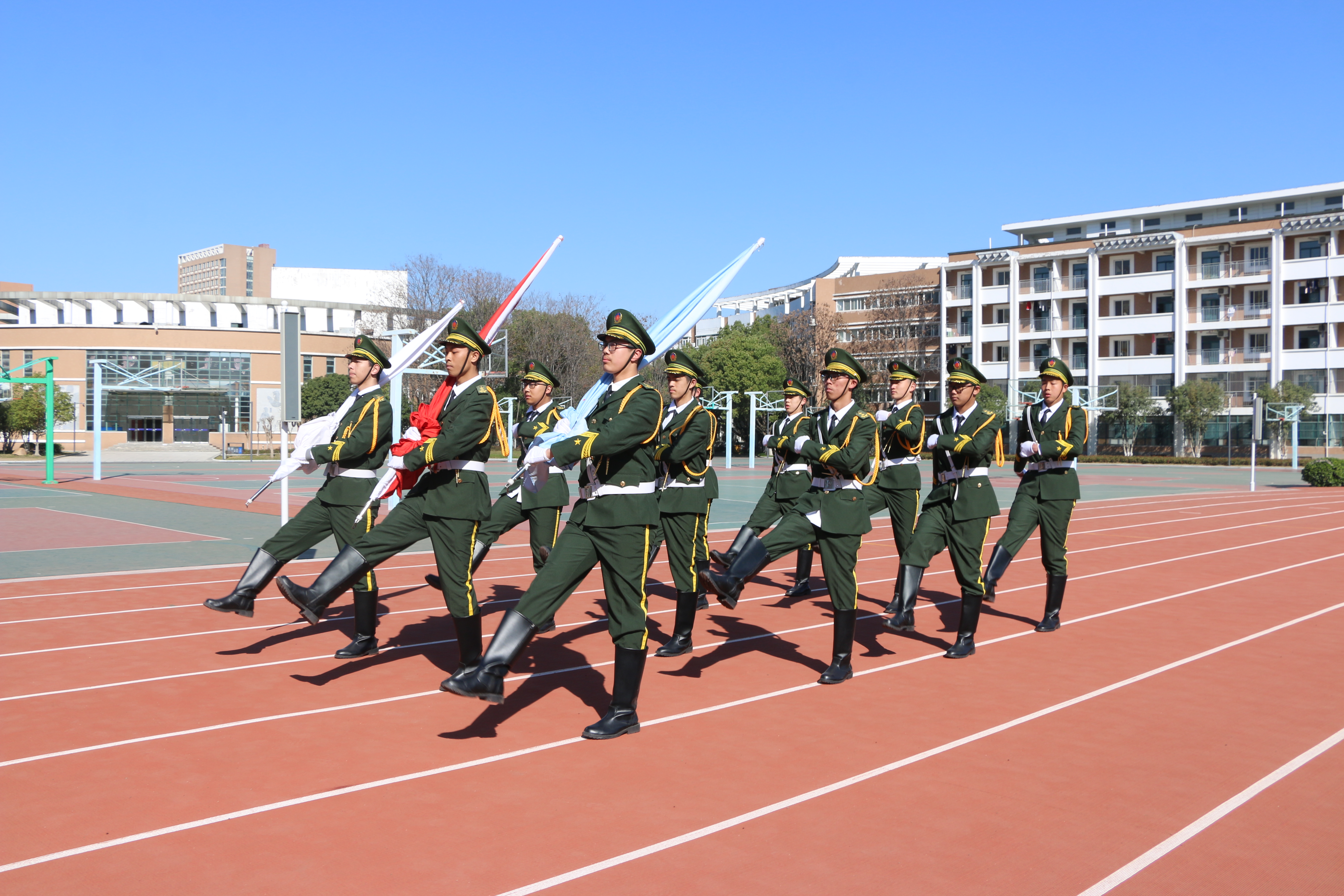 正步踢踏.JPG