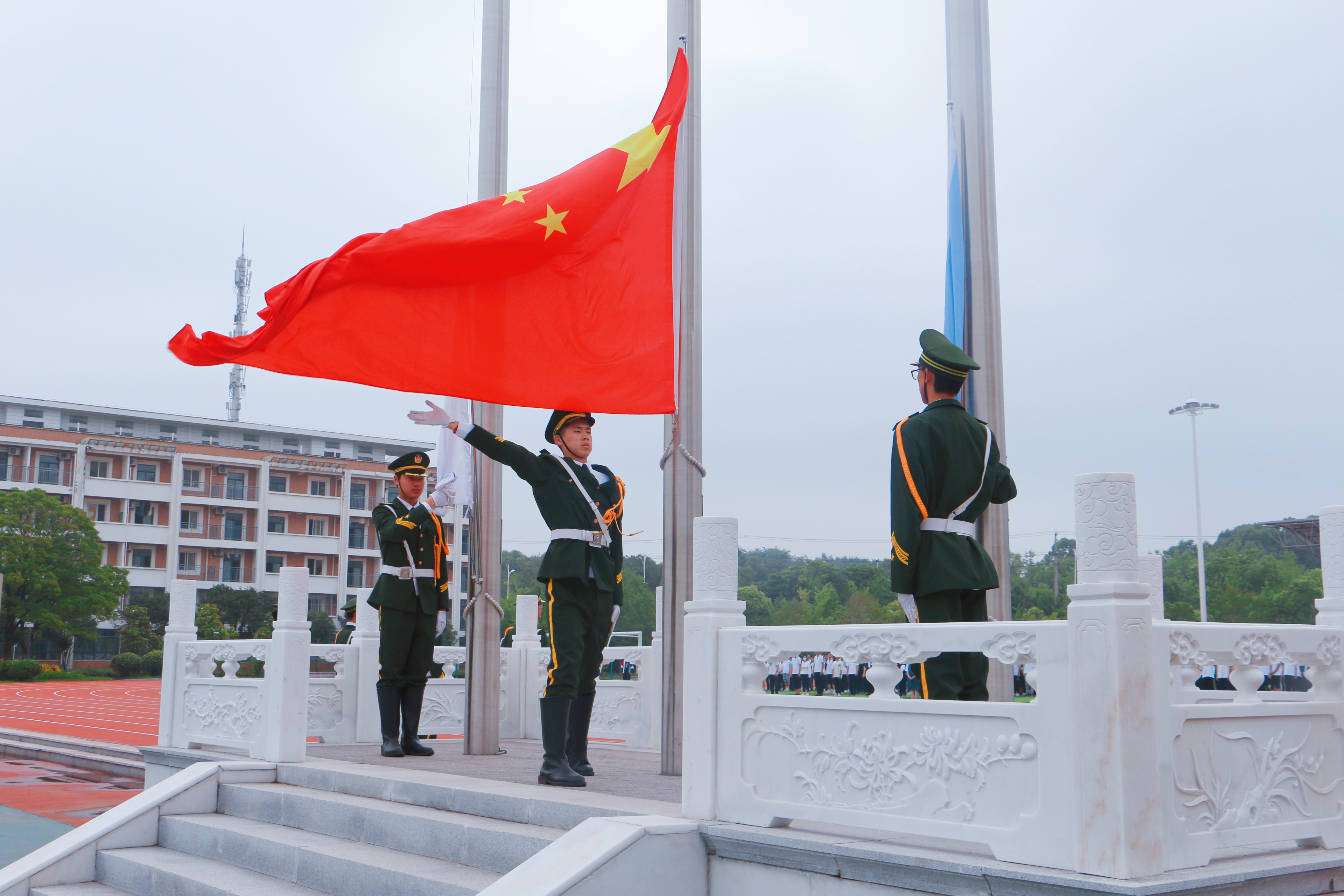 升国旗.JPG