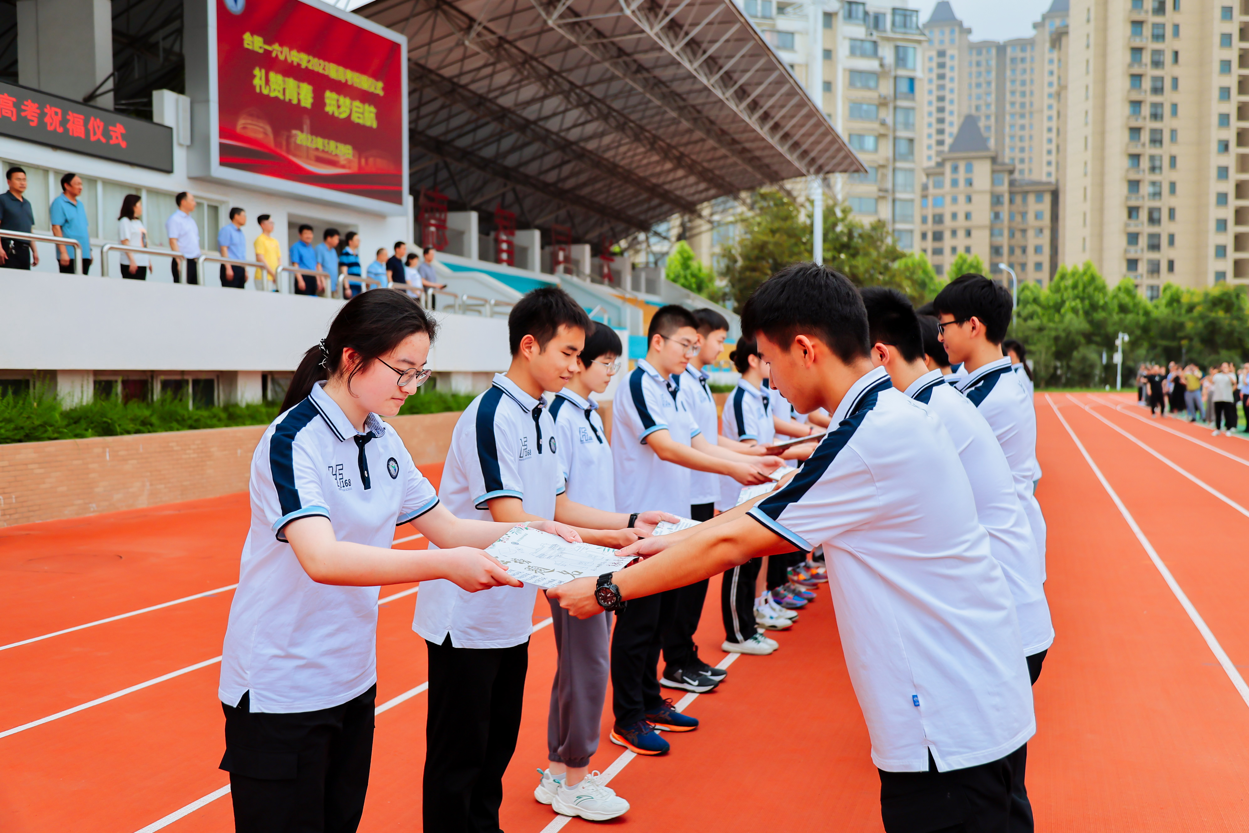 向学长学姐赠予美好祝福.jpg