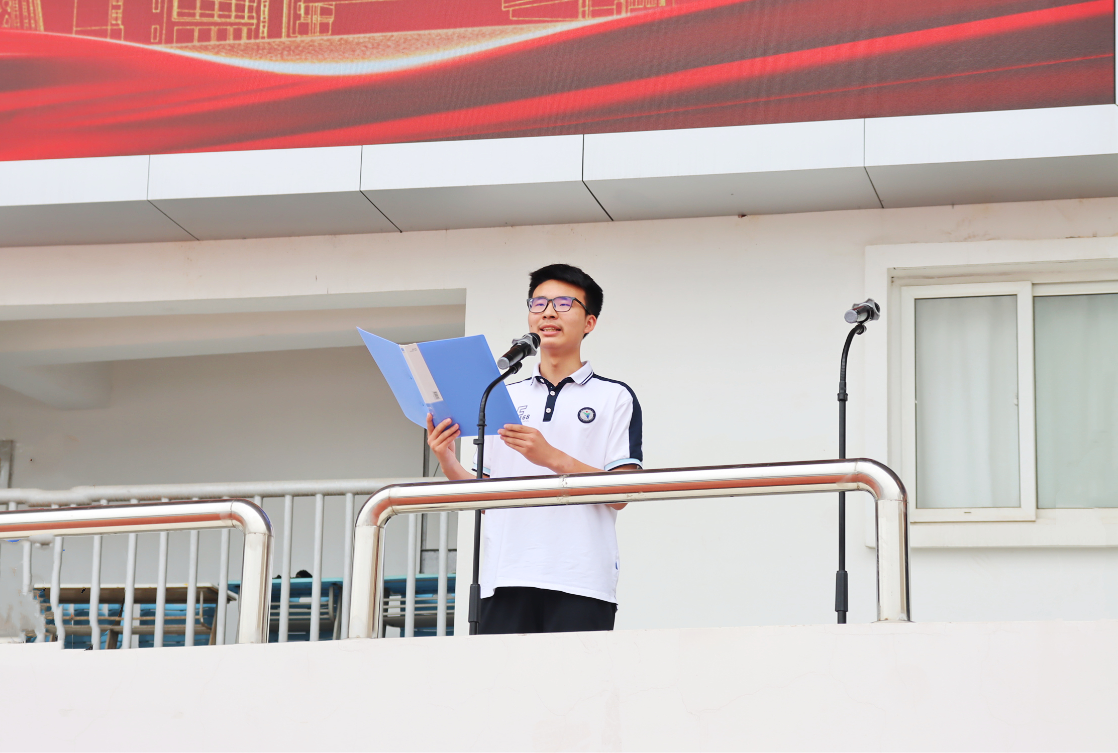 学生代表1.JPG