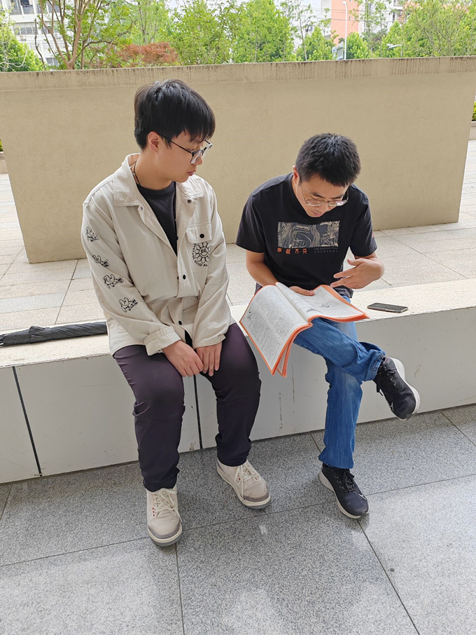 陈斐鸿_副本.jpg