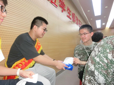 志愿者2_副本.jpg 志愿者2_副本.jpg