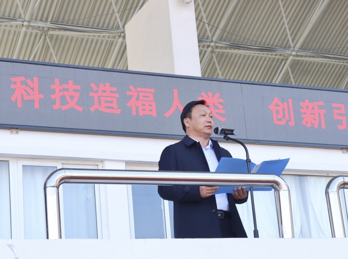 罗校长.JPG