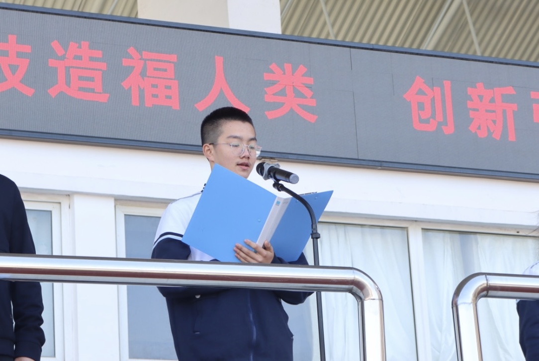 主持人.JPG