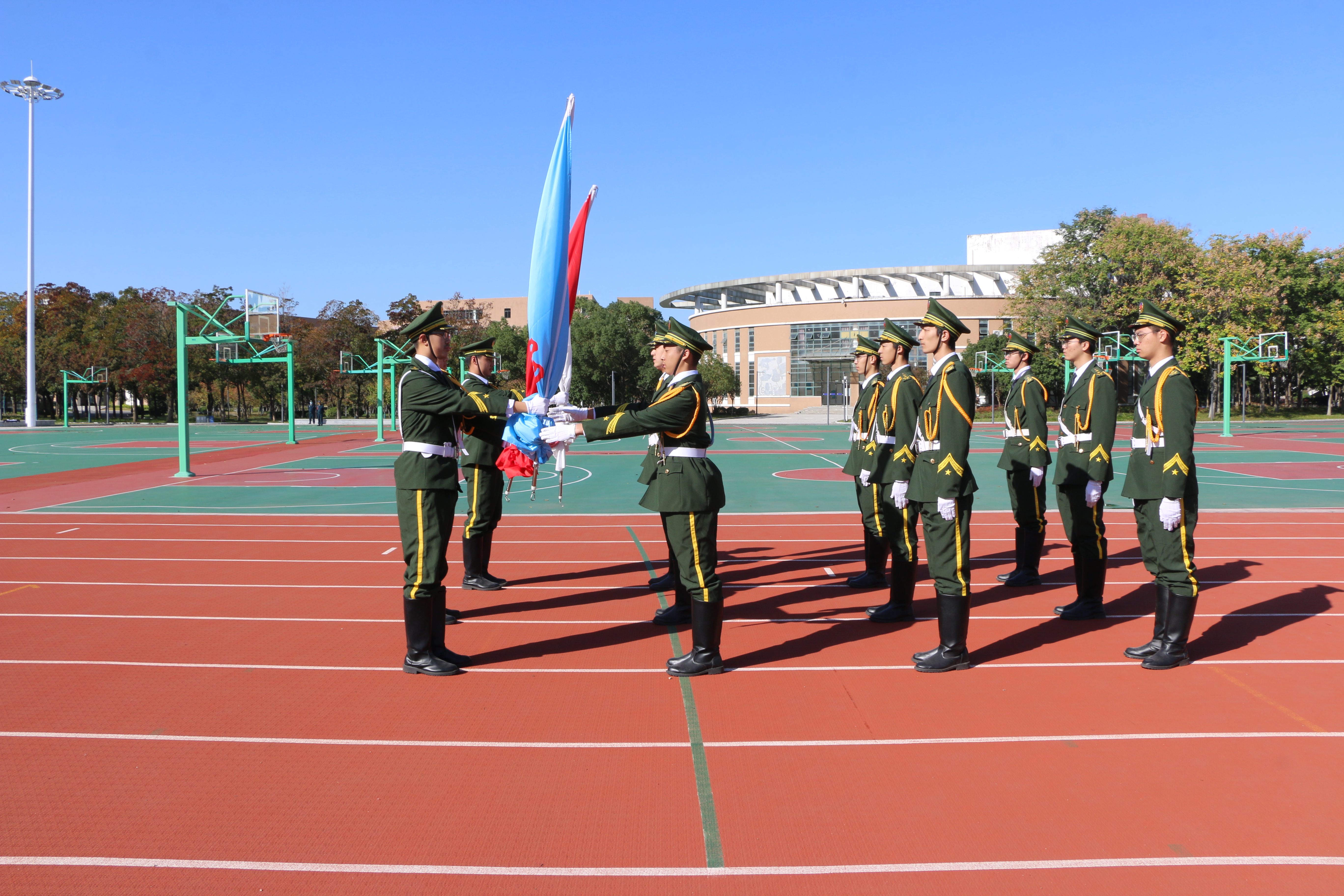 记合肥一六八中学校园国旗护卫队