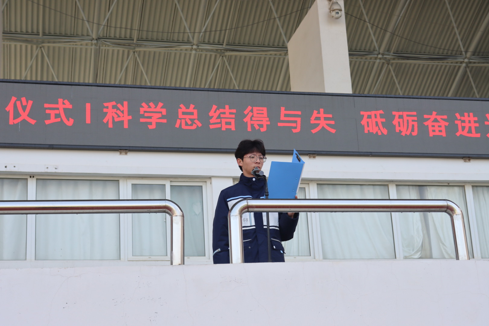 主持人.JPG