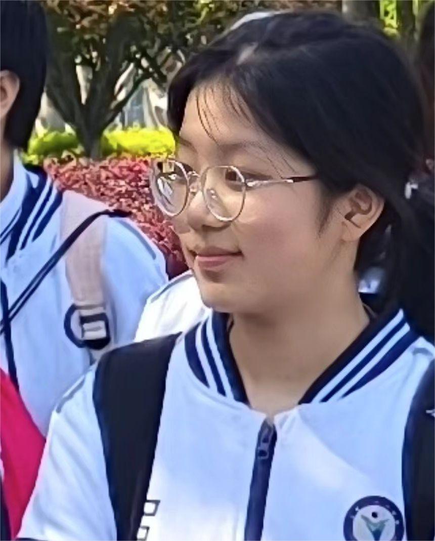 高三28班  赵妮妮.jpg