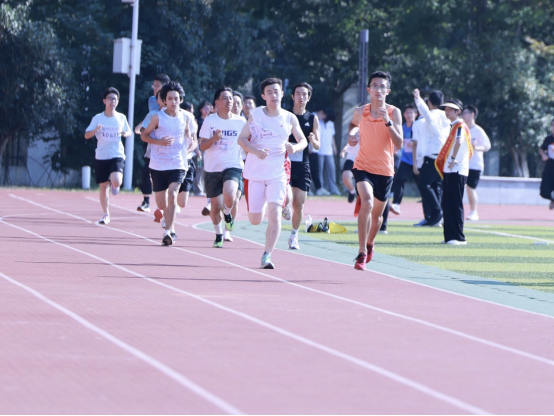 运动会长跑