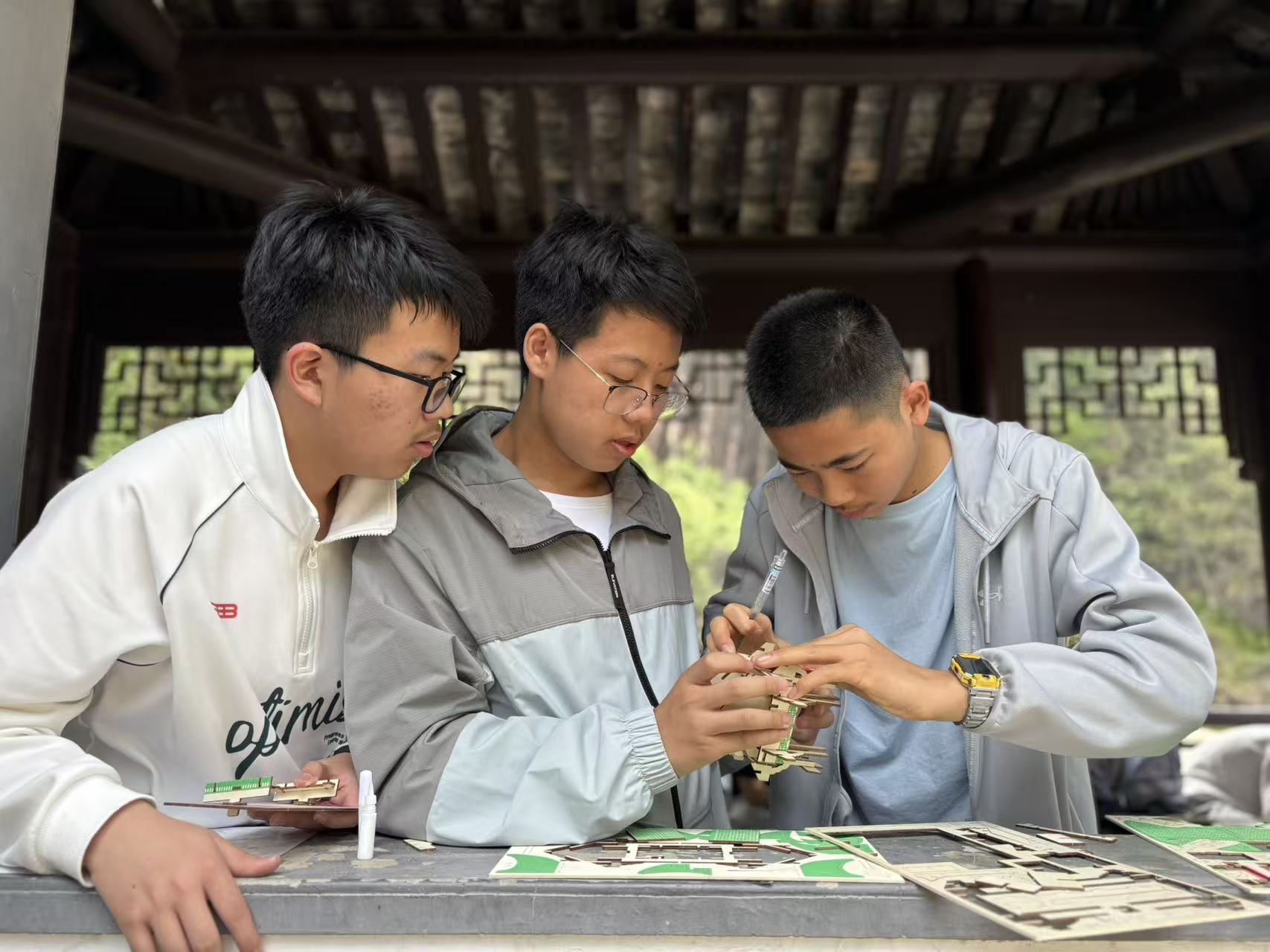 F2442C31FC4D3CBAF410A1485DCC3A3E