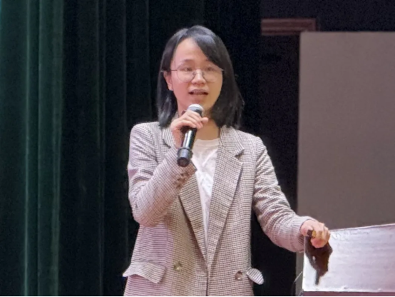 女人在刷牙

AI 生成的内容可能不正确。