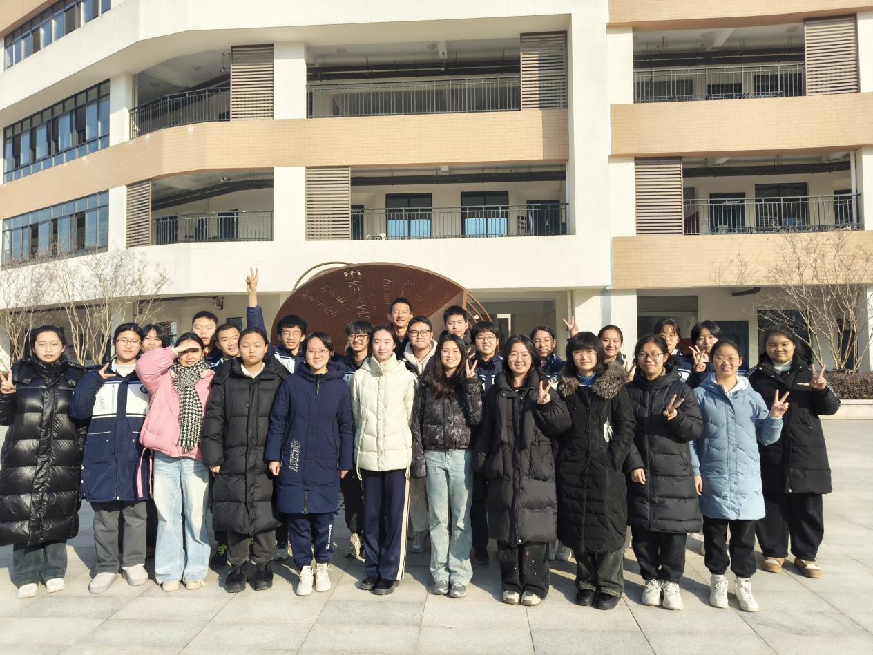 图8 获奖学生合照