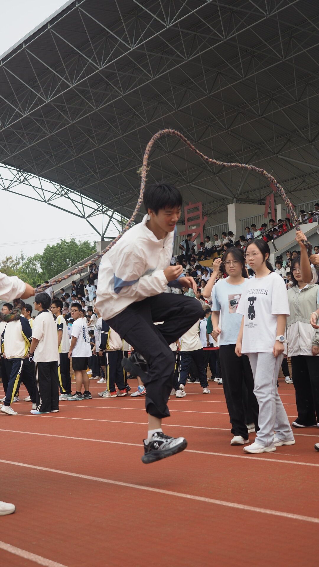 NR8AVjViQ1FBM016QTBNVFl4TnpFeW4ubG9CMlcqQmchIQUAcXVuZ3o!