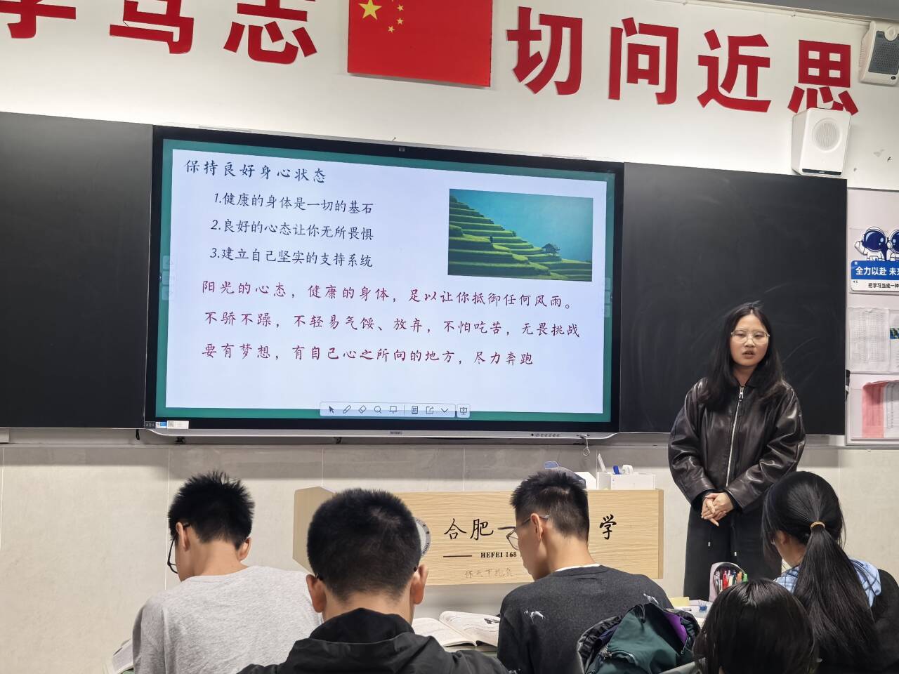 一群人正在听演讲

AI 生成的内容可能不正确。