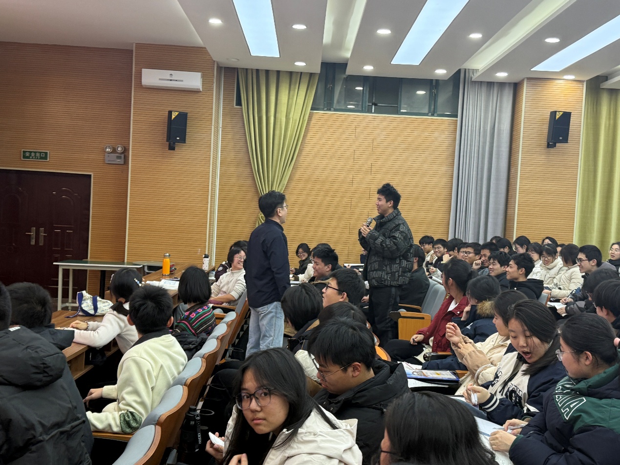 大厅里的人们AI 生成的内容可能不正确。