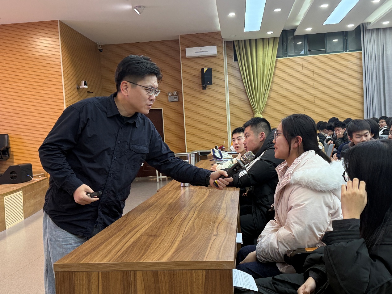 一些人站在桌子上AI 生成的内容可能不正确。