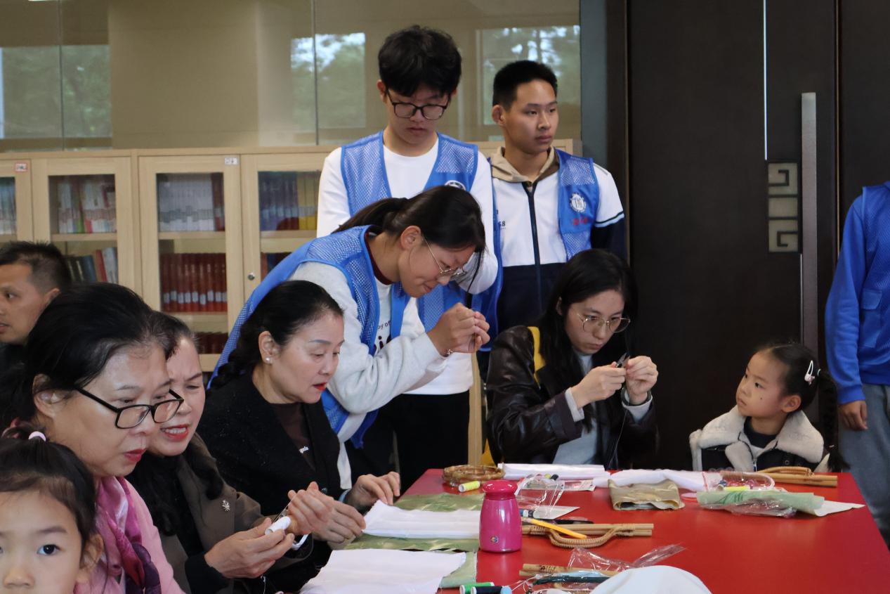 名人馆志愿服务（重阳节活动）