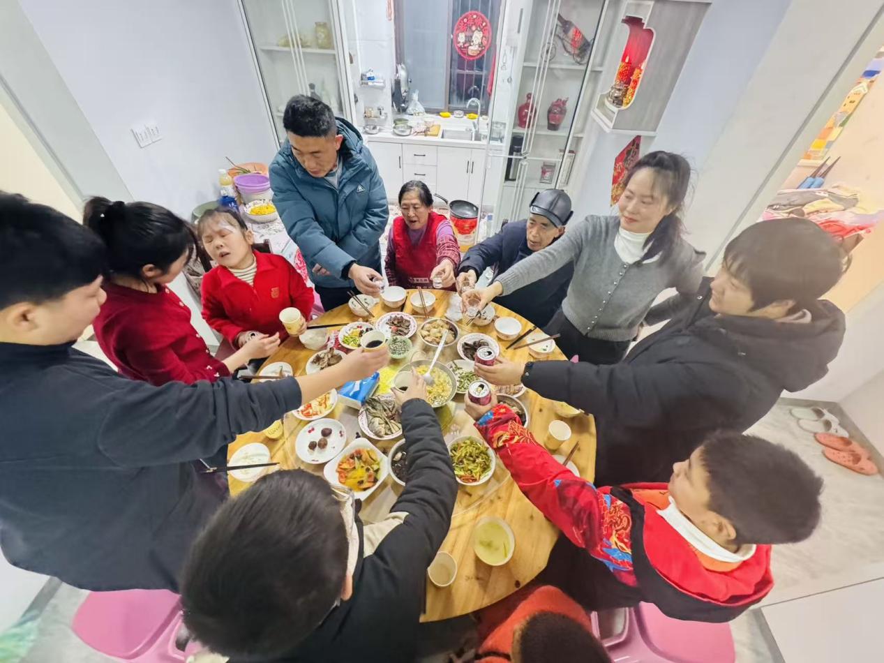 93a40a83491aabedc00a3d6d6c4b1bb2