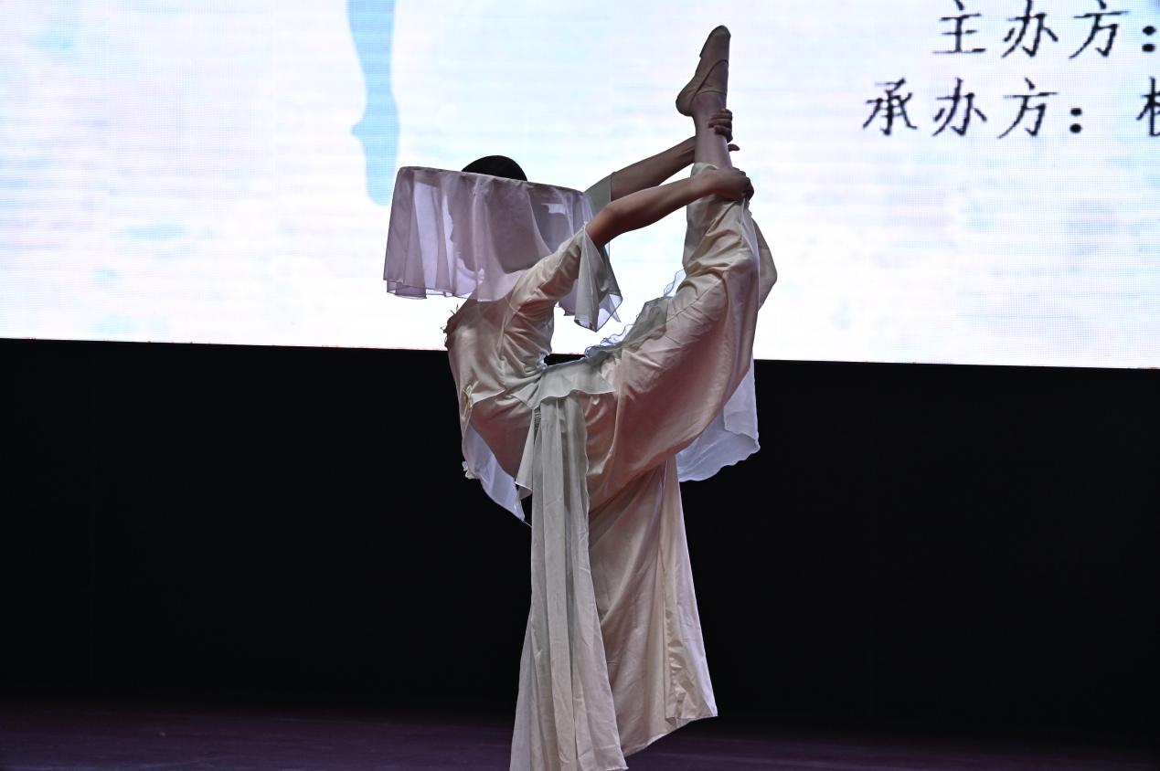 BDACAAD03CDF469ACE5C599ADF9D6553