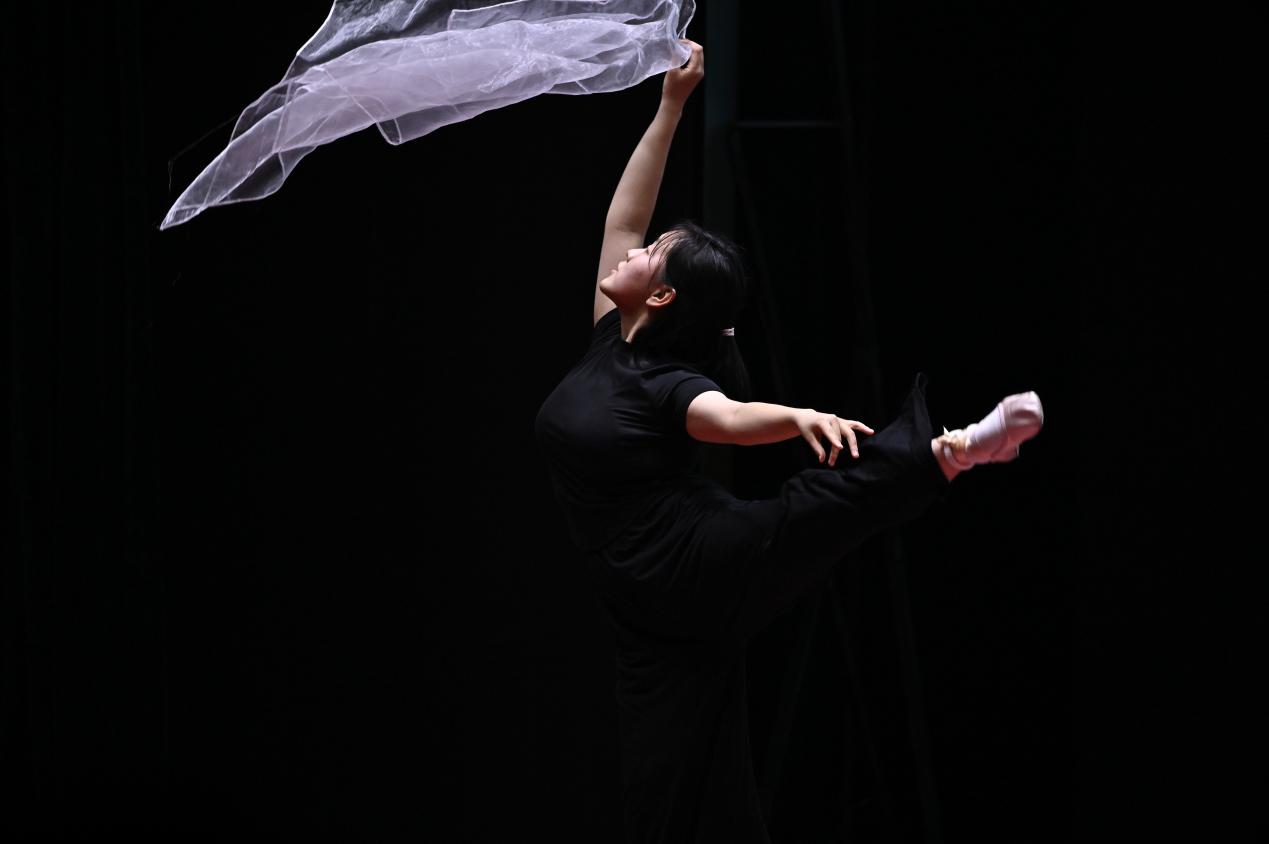 B5813467CF979F5F52E6BA515F6E9F4F