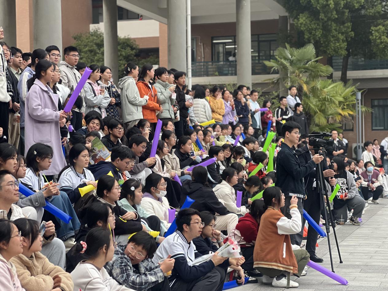 CBE2DD15C34BD2E6270D624AC7144E08